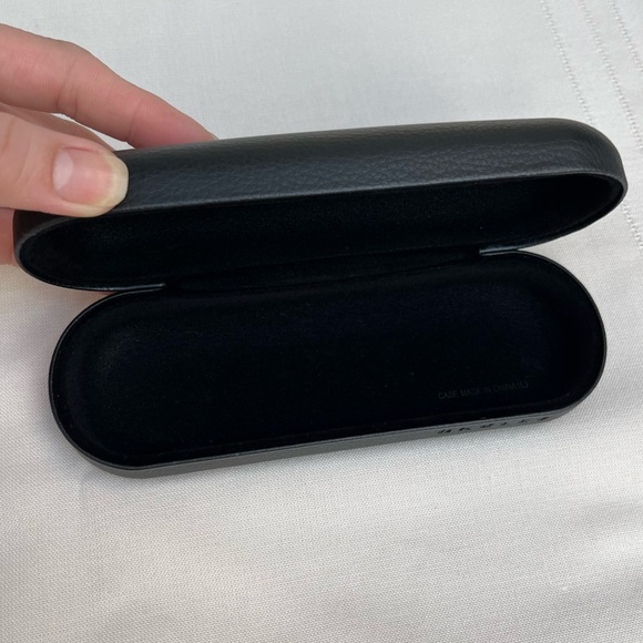 Oakley Case for glasses or sunglasses - Picture 3 of 10